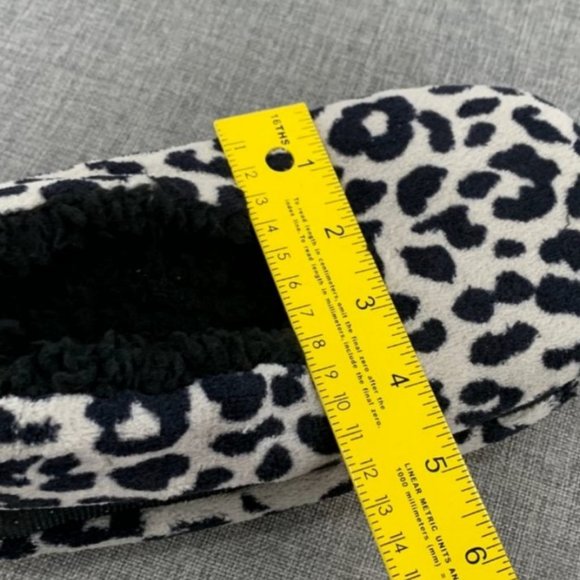 (2) New Pairs of Isaac Mizrahi‎ New York Cozy Soft Slippers Leopard Medium Black - Picture 11 of 12